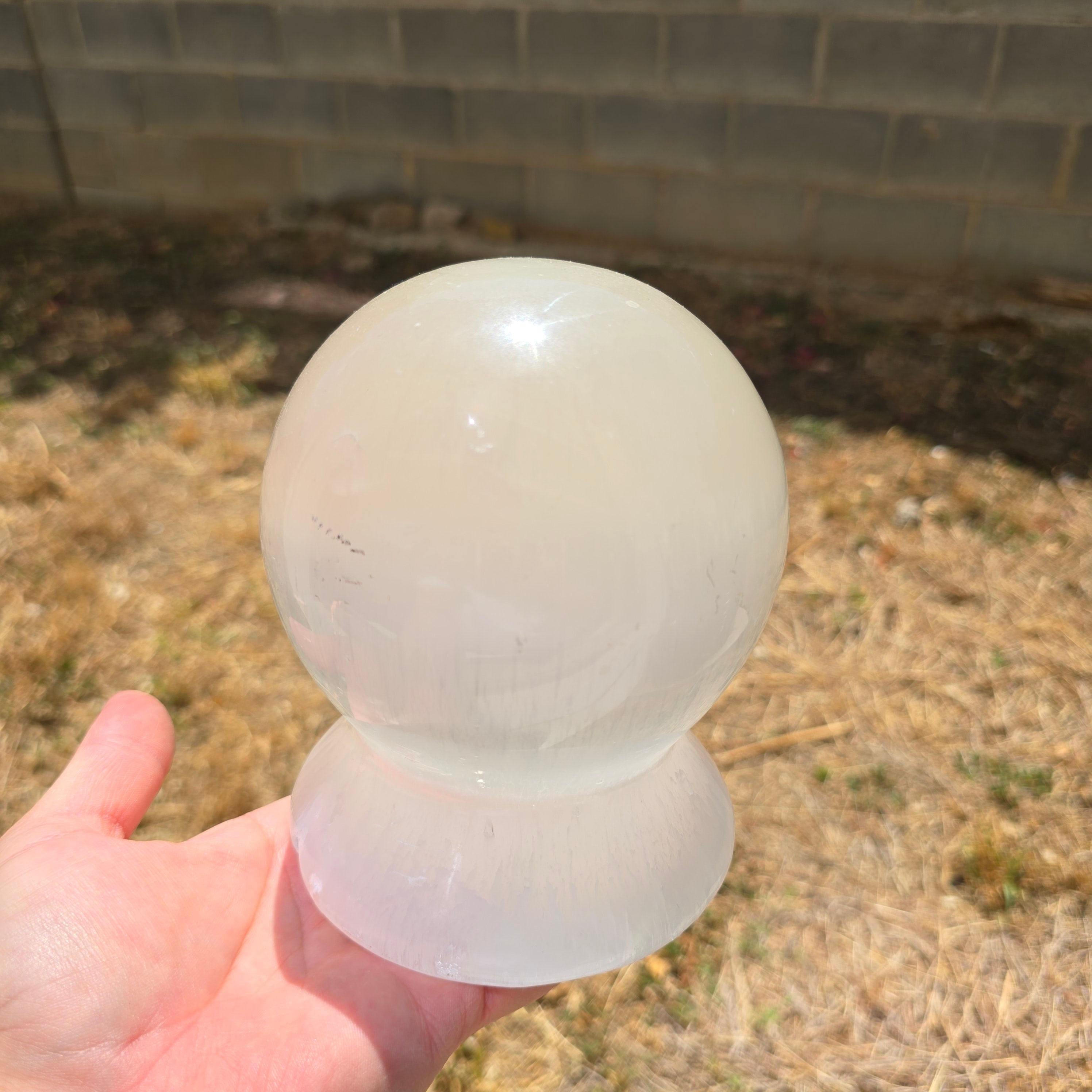 Selenite sphere for lamp