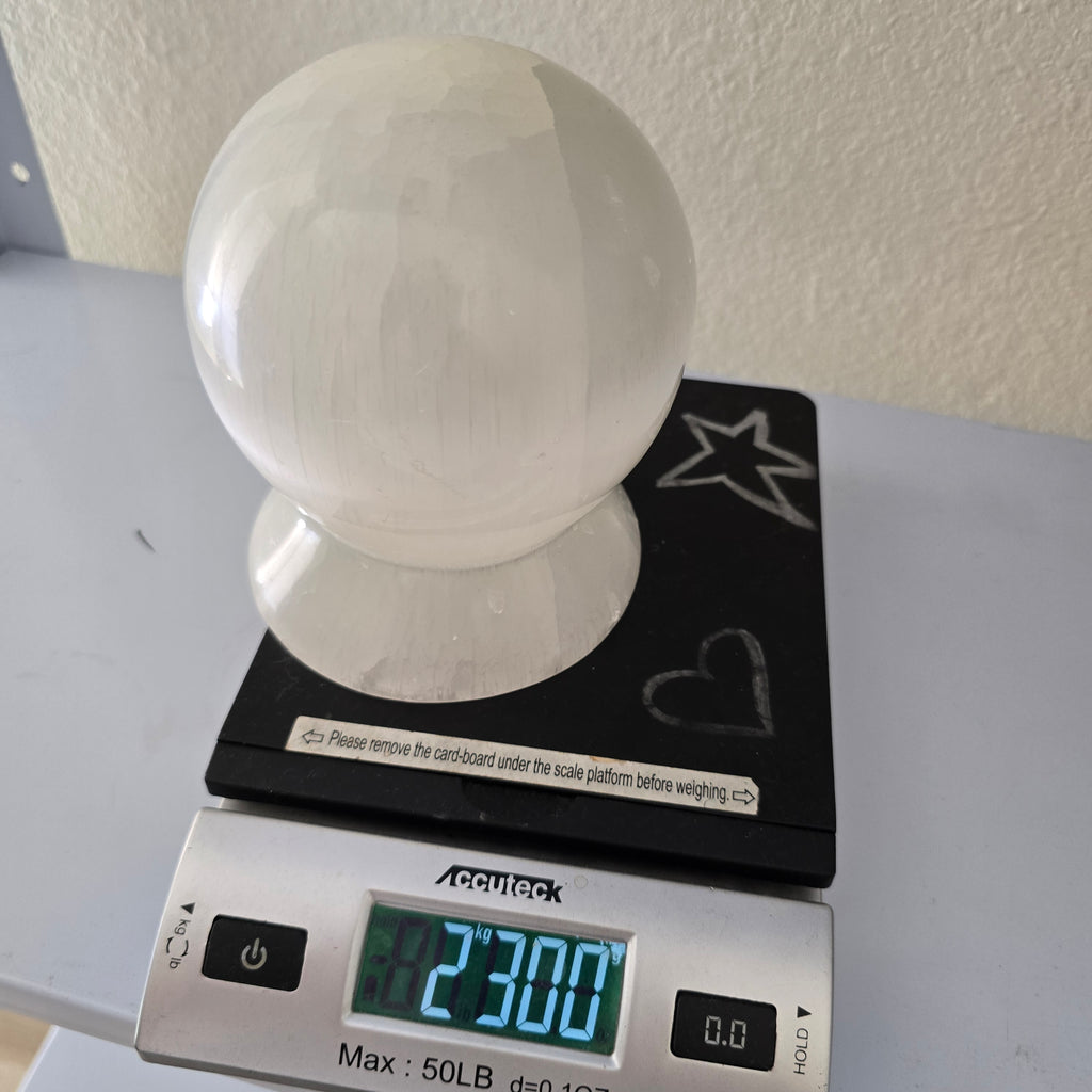 Selenite sphere for lamp
